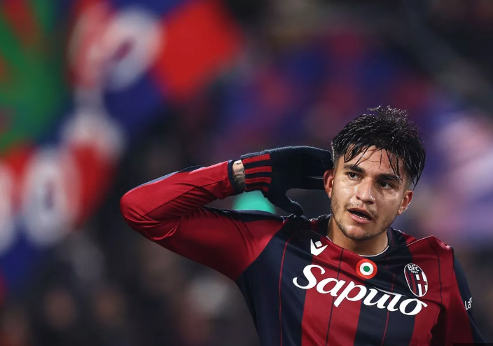 Aston Villa step up interest in €50m striker as contract talks emerge